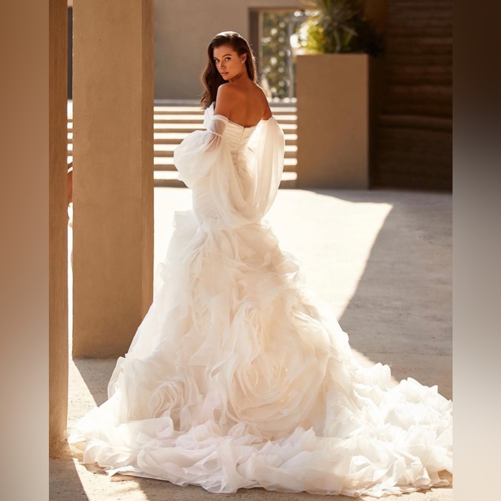 Milla Nova Wedding Dress - Picture 5 of 9